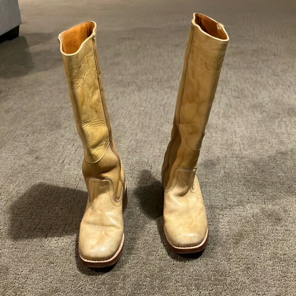 Vintage Frye Campus stitching horse boots.